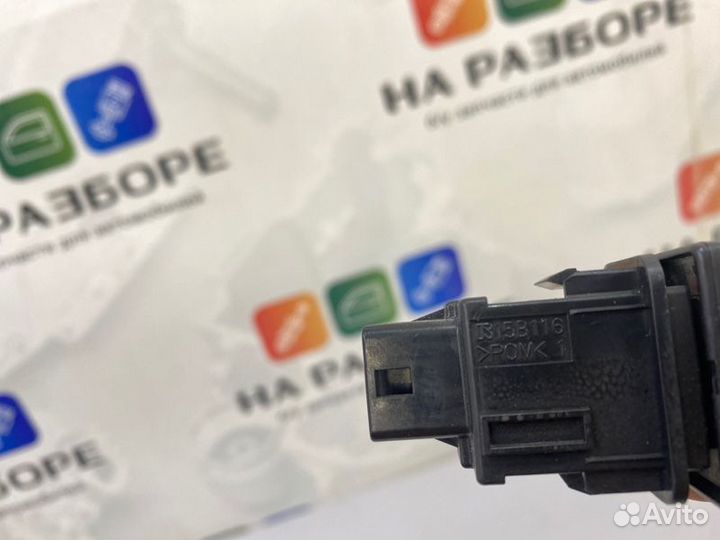 Кнопка открывания багажника Toyota Rav4 XA40