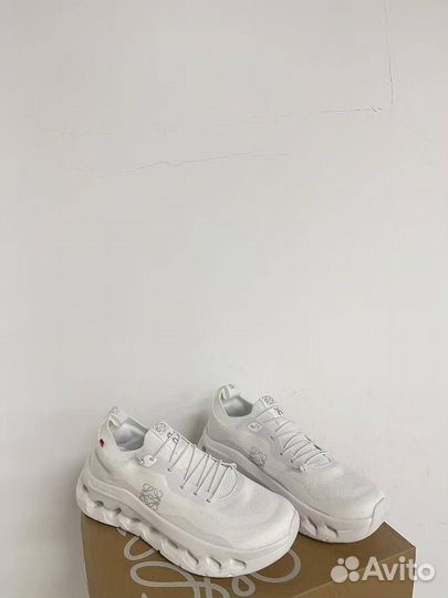 Кроссовки белые Loewe