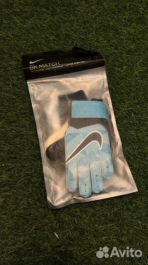 Футбольные перчатки nike