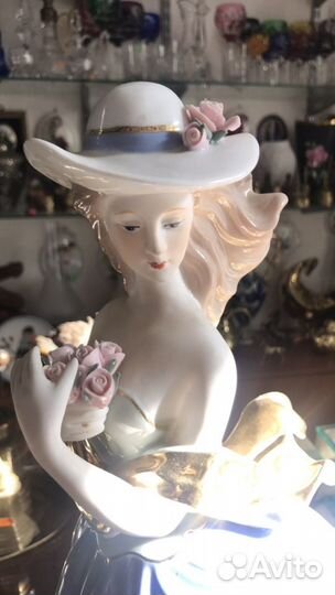 Фарфоровая статуэтка