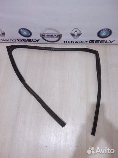Уплотнитель перед проема стекла двери Renault sand