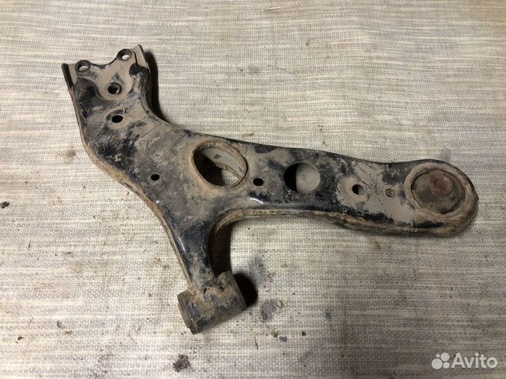 Рычаг передний левый Toyota RAV4