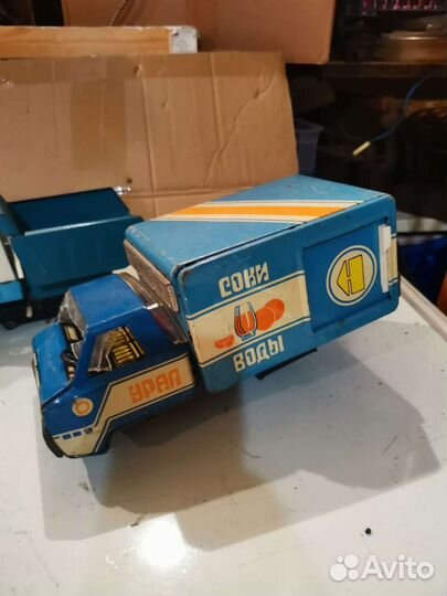 Металлическая машинка времен СССР 2 штуки
