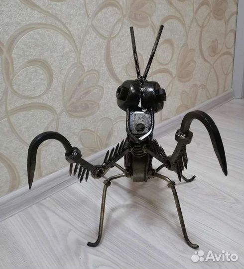 Богомол из металла