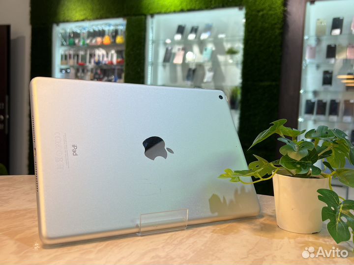 Apple iPad 2017 32Гб вай фай (акб 97)