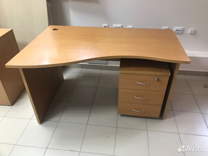 Стол офисный угловой