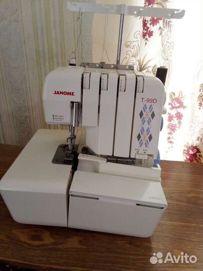 Швейная машинка оверлок