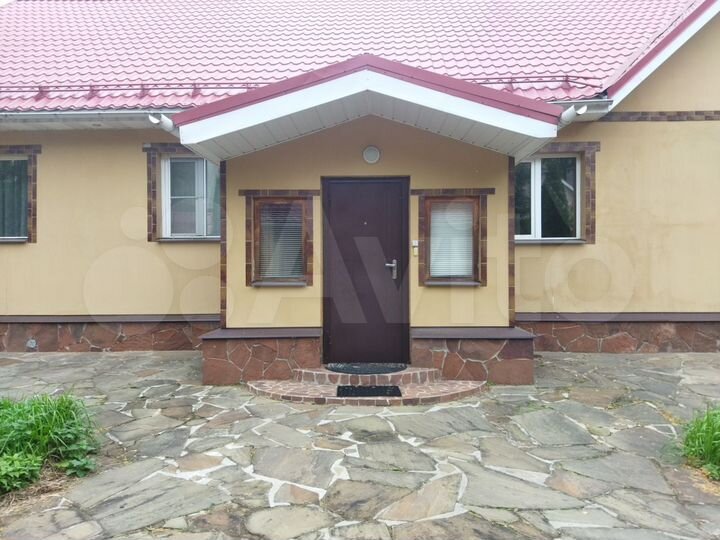 Коттедж 560 м² на участке 50 сот.