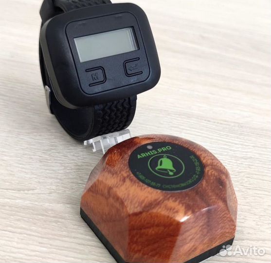 Кнопка вызова официанта Махагон и пейджер часы