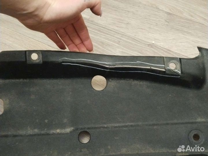 Накладка замка капота Toyota LC Prado 150 09-13г