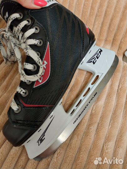 Хоккейные коньки ccm 39-40 размер