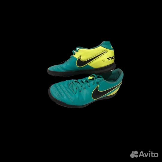 Кроссовки для футбола