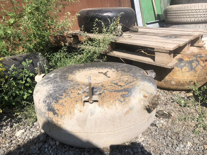 Продам автомобильные газовые баллоны тор/цилиндр