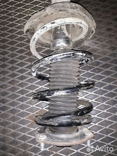 Передняя правая стойка в сборе Toyota Camry 40 3.5