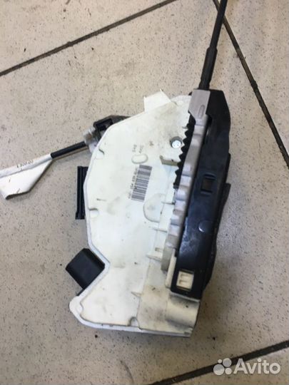 Замок дверной задний правый Skoda Fabia 2