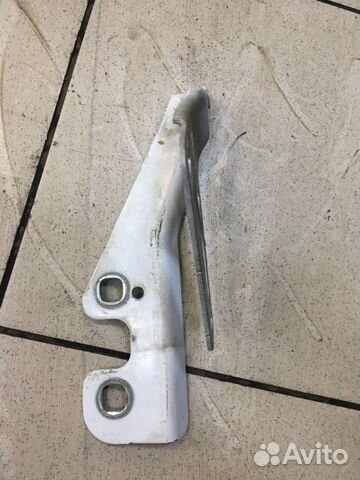 Петля капота правая Opel Astra H Z16XER 2013