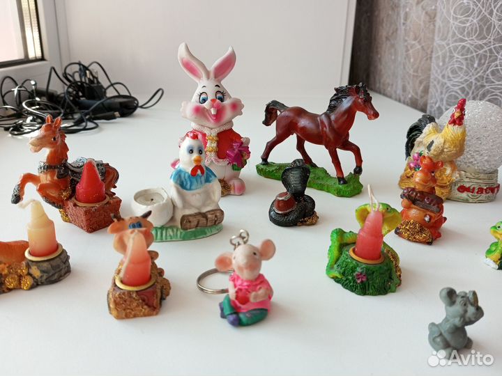 Статуэтки и магнитики