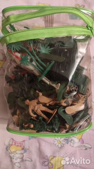 Набор солдатиков с техникой