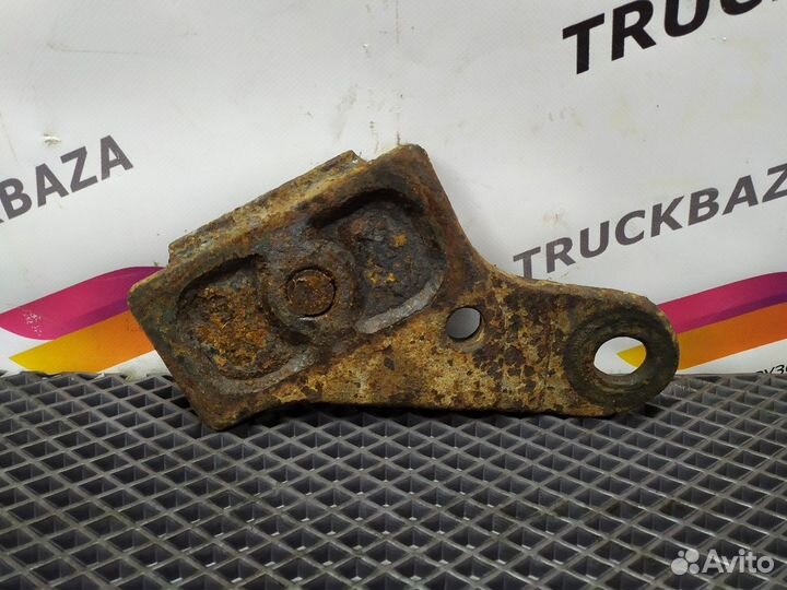 5000752489 Кронштейн амортизатора правый