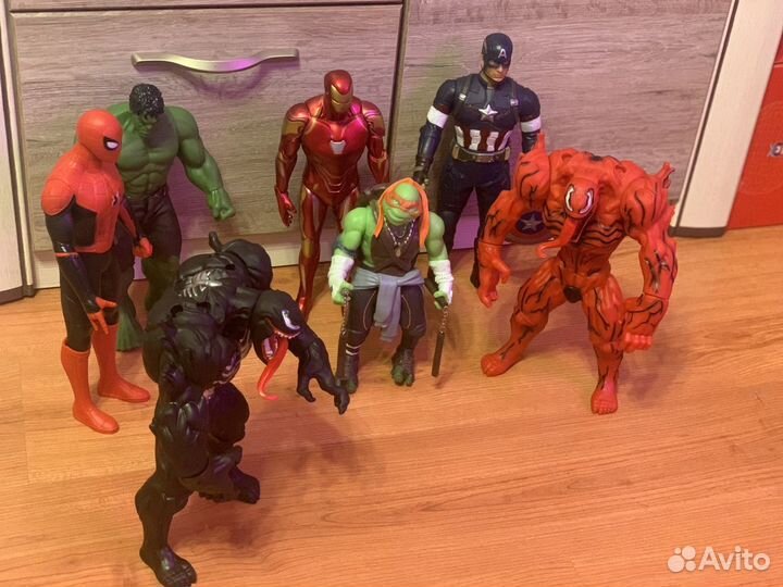 Игрушки супергерои, человек паук, веном, капитан а