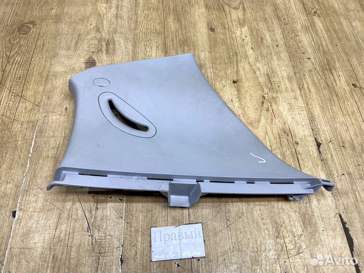 Обшивка задней стойки правая Kia Rio 2 2005-2011г