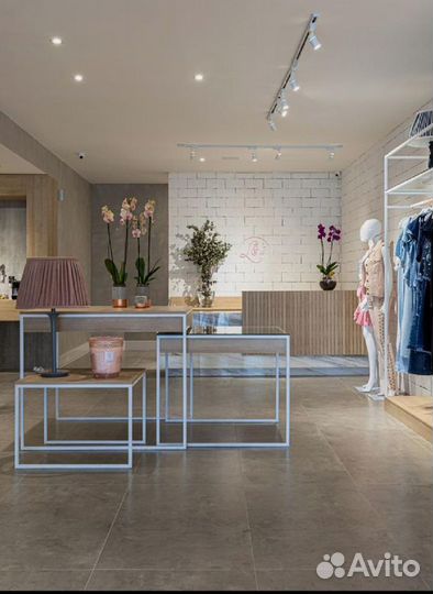 Столы для выкладки товаров на метал.каркасе