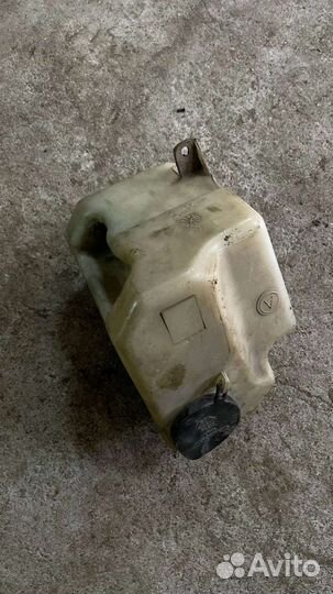 Бочек омывателя Toyota carina e