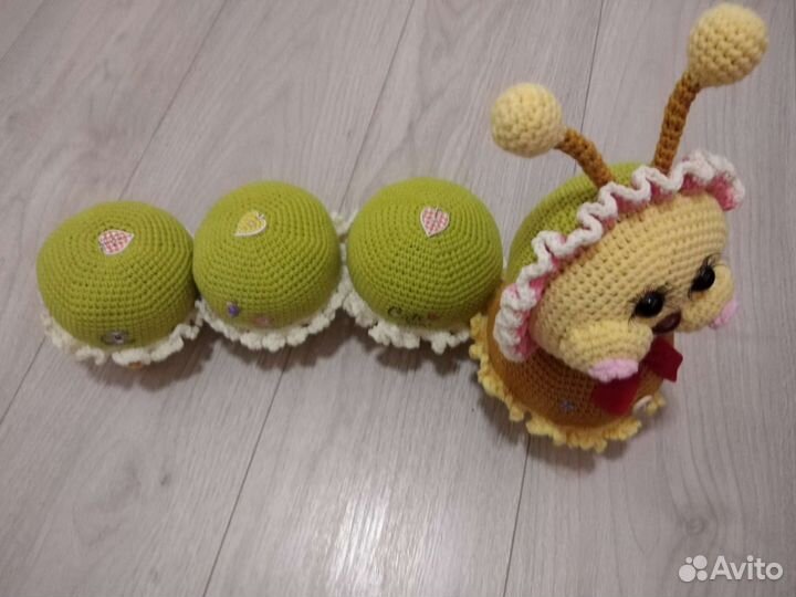 Гусеница-игольница