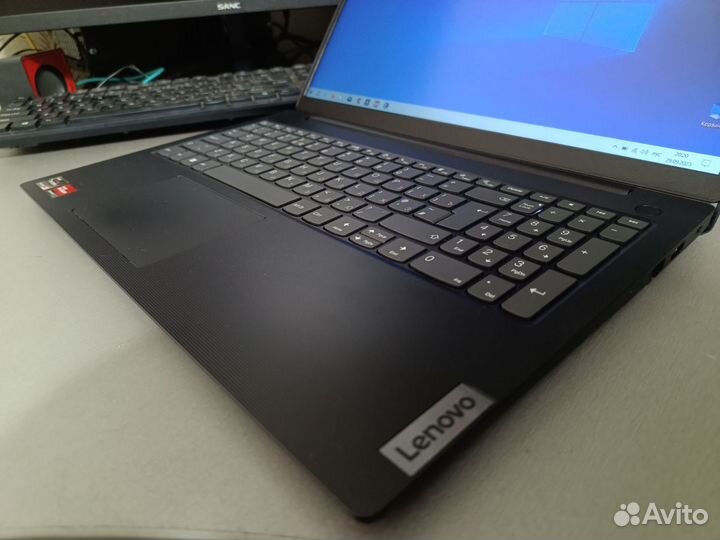 Lenovo: 15.6Fhd Ryzen 5:12x4ghz RxVega7, 20gb, Ssd