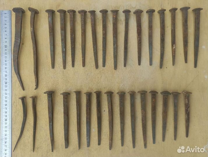 Старинные кованые гвозди