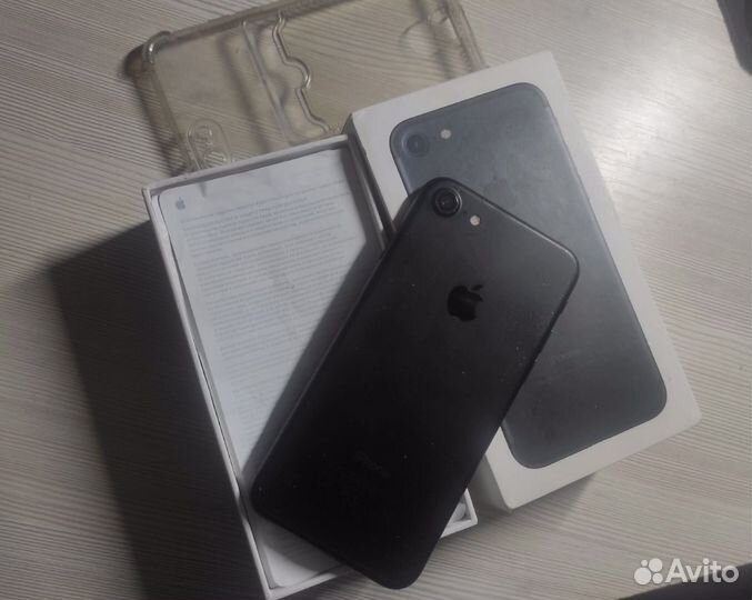 Телефон iPhone 7 32