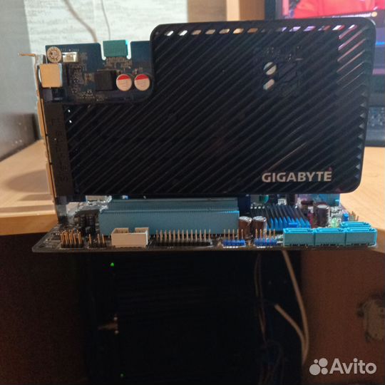 Материнская плата с процессором и памятью