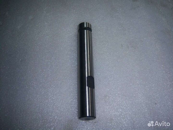 Шкворень поворотного кулака левый (L) toyota 7-8FD