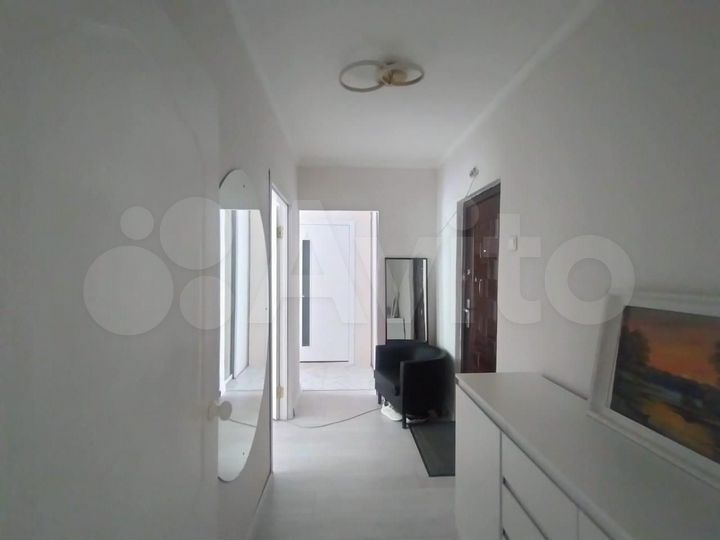 2-к. квартира, 54 м², 1/17 эт.