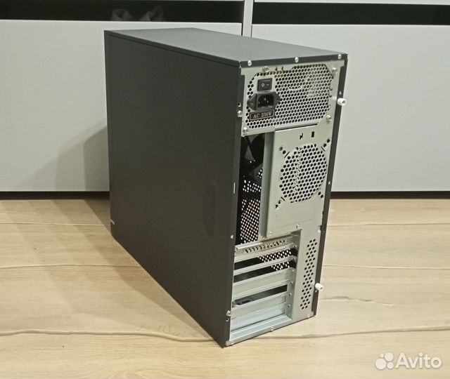 Корпус для компьютера с блоком питания и кулером