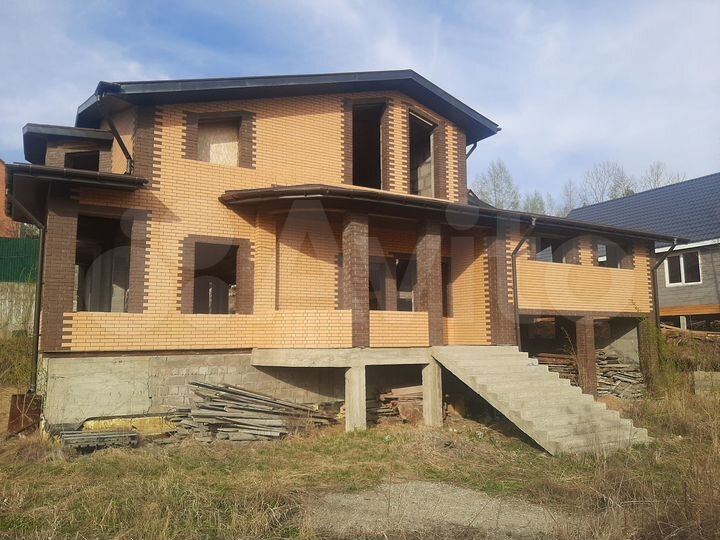 Коттедж 420 м² на участке 9,4 сот.