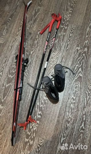 Беговые лыжи и ботинки детские бу