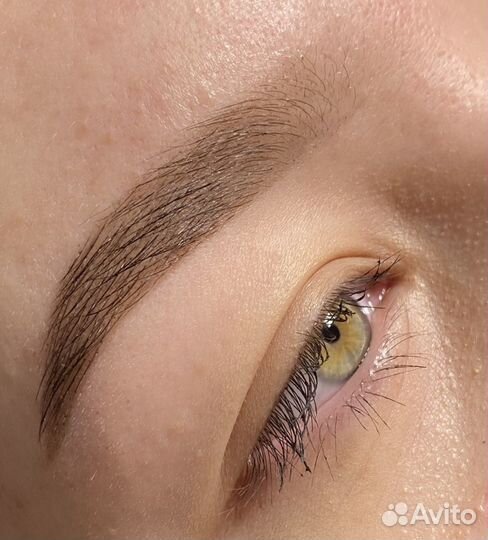 Модель на оформление бровей и ламинирование