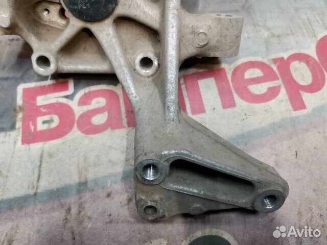 Кулак поворотный задний правый Volkswagen Passat