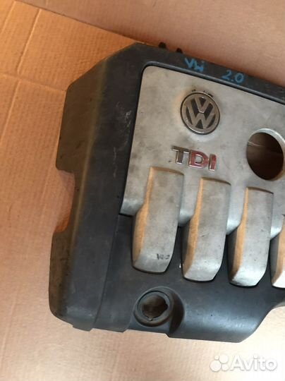 Декоративная накладка двигателя VW Passat B6