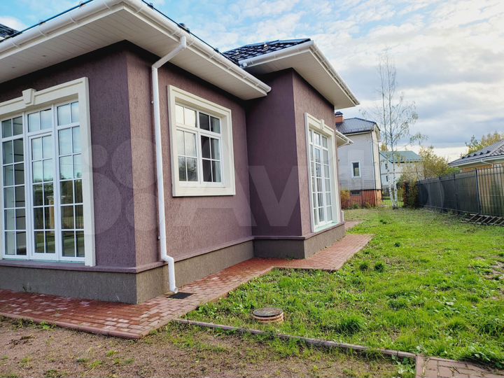 Дом 275 м² на участке 10,5 сот.