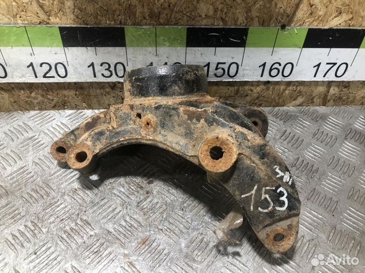 Кулак задний правый Volkswagen Touareg 2002 2010