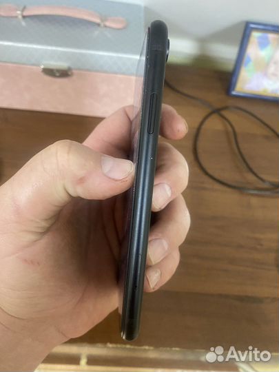 Телефон iPhone XR