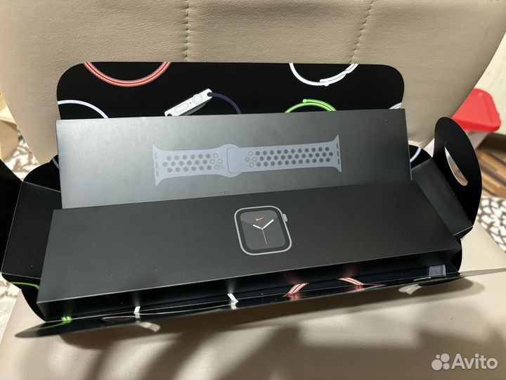 Часы Apple watch se 40mm nike sport