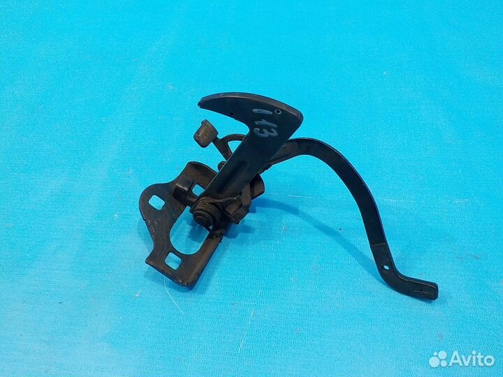 Крючок капота skoda Octavia A5 (1Z) 2004-2013