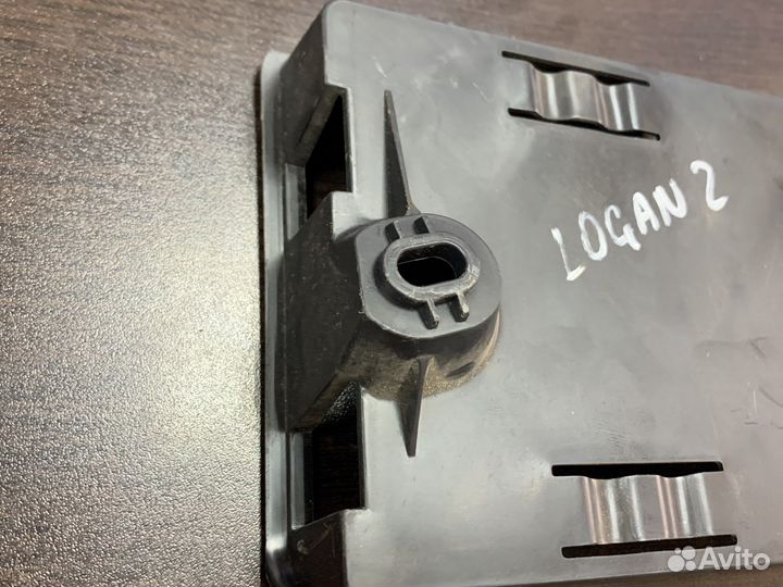 Кронштейн блока комфорта renault logan 2