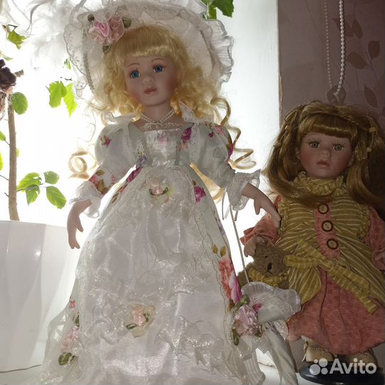 Кукла фарфоровая коллекционная