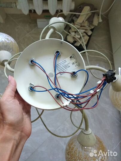 Продам б/у люстру