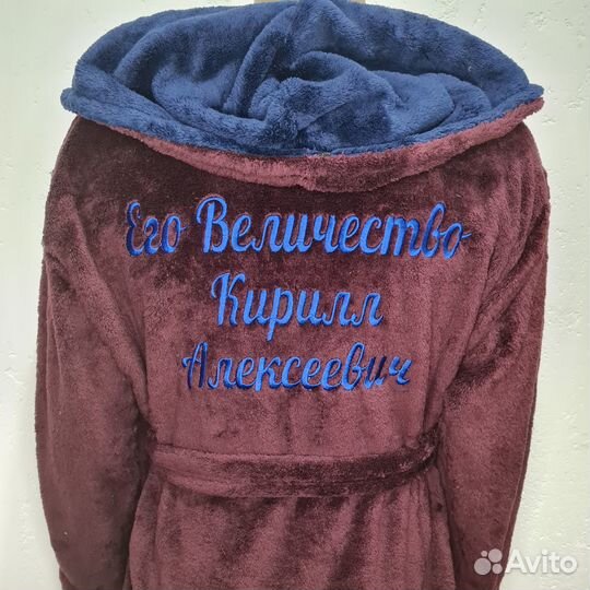 Махровый халат с вышивкой