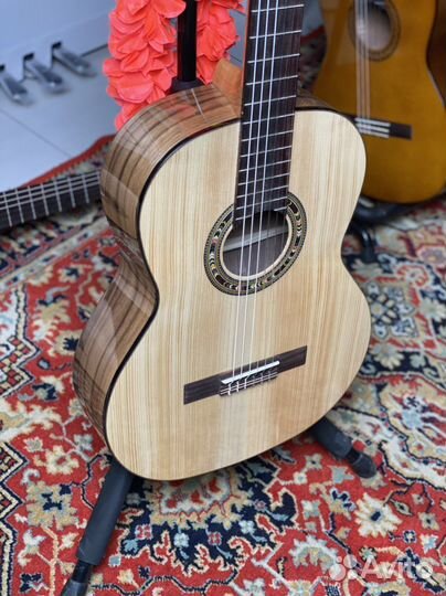 Классическая гитара кремона